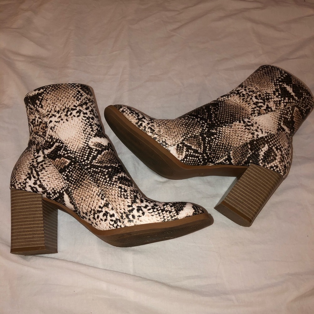 Snake booties